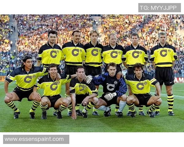 能当足球踢的球星有哪些他们的另类身份与传奇故事