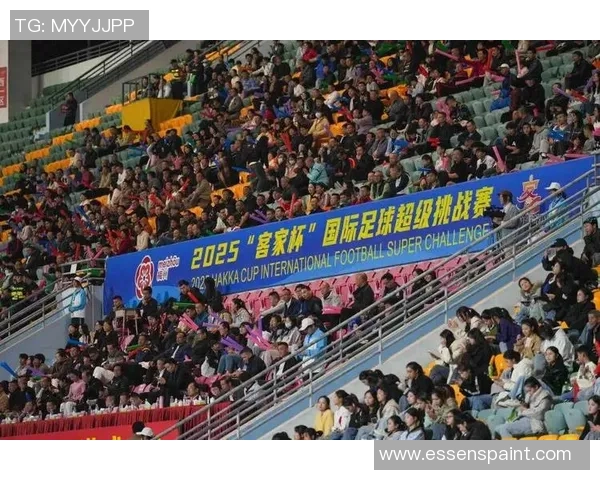 足球巨星齐聚共饮举杯欢庆绿茵情谊洋溢激情时刻